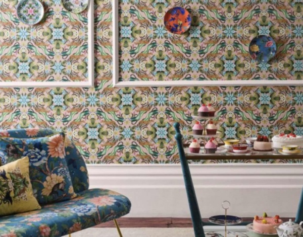 Clarke & Clarke Menagerie Wallpaper in Gilver - norfolktextiles.co.uk