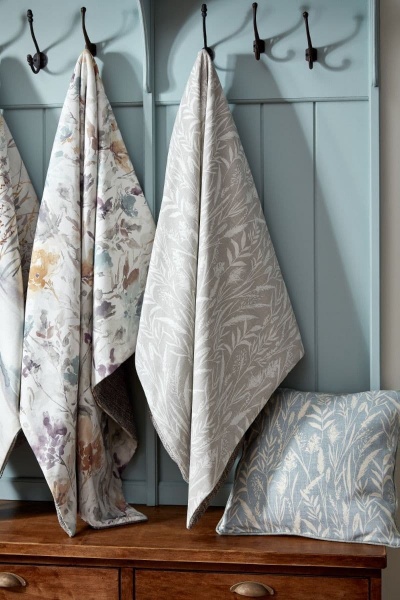 Iliv Wild Grasses Fabric in Pebble