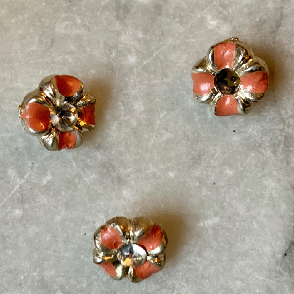 Vintage Orange Daisy Buttons - norfolktextiles.co.uk